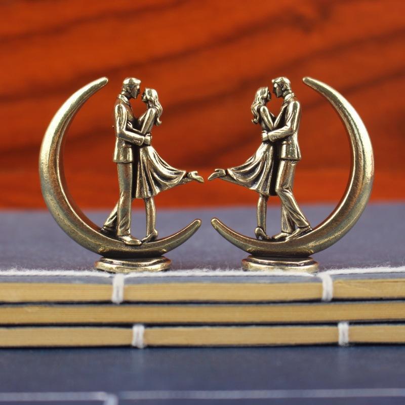 Solid Brass Couple Hugging Sta - đánh giá và giá Resin Art Coffee Table